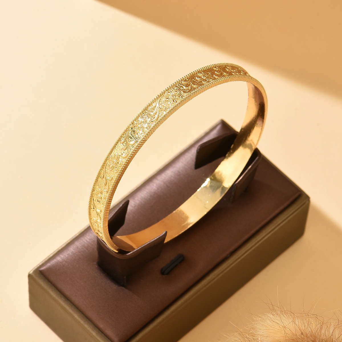 Men Accessories For Wrist - Accesorio de mano Golden Bride con