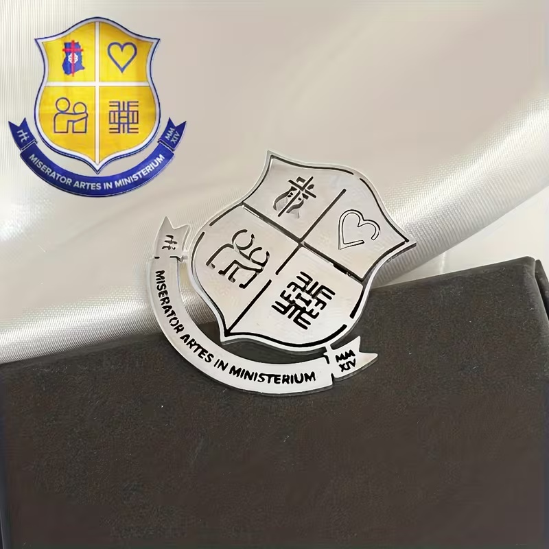 Broche con logotipo personaliz - Men Accessories Logo reseña y precio
